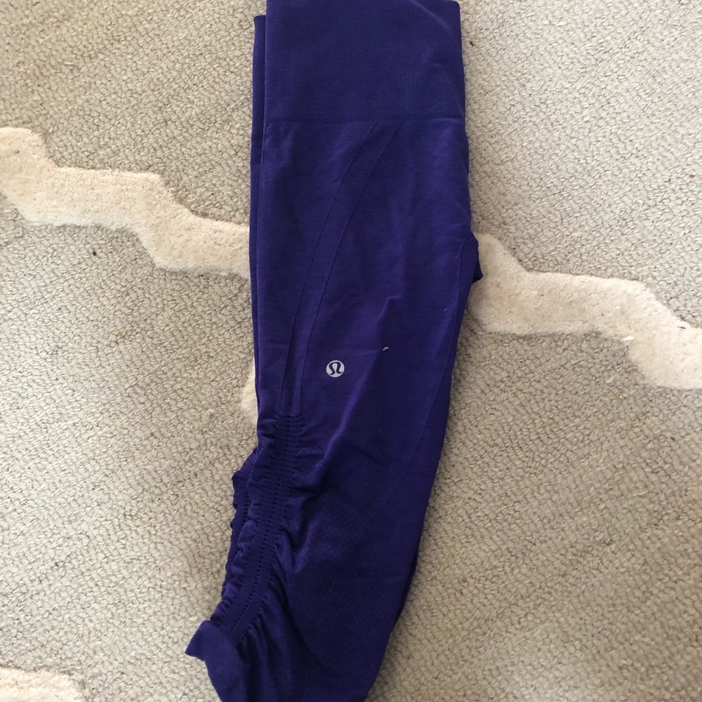 Size 6 Lululemon in the flow crops
